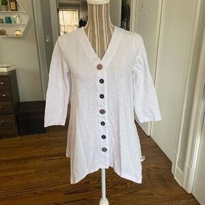Sharagano White V-Neck large button top with 3/4 sleeves